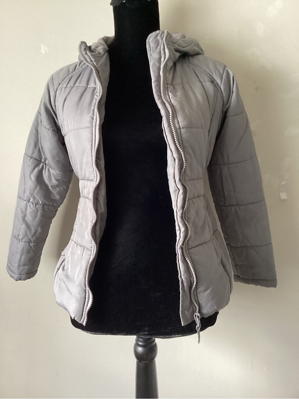 Roebuck & Co girl’s Light Gray Hooded Quilted Puffer Jacket